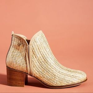 ANTHRO CUBANA’S WOVEN ANKLE GOLD BOOTIE SZ 8 EU 39